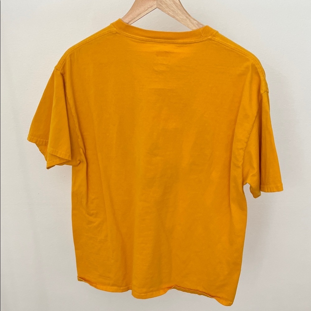 West Virginia University Yellow T-Shirt Hanes Tshirt Size Large - Picture 5 of 6
